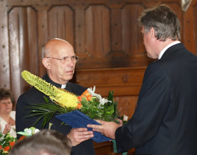 Szabó István díjat átveszi.jpg