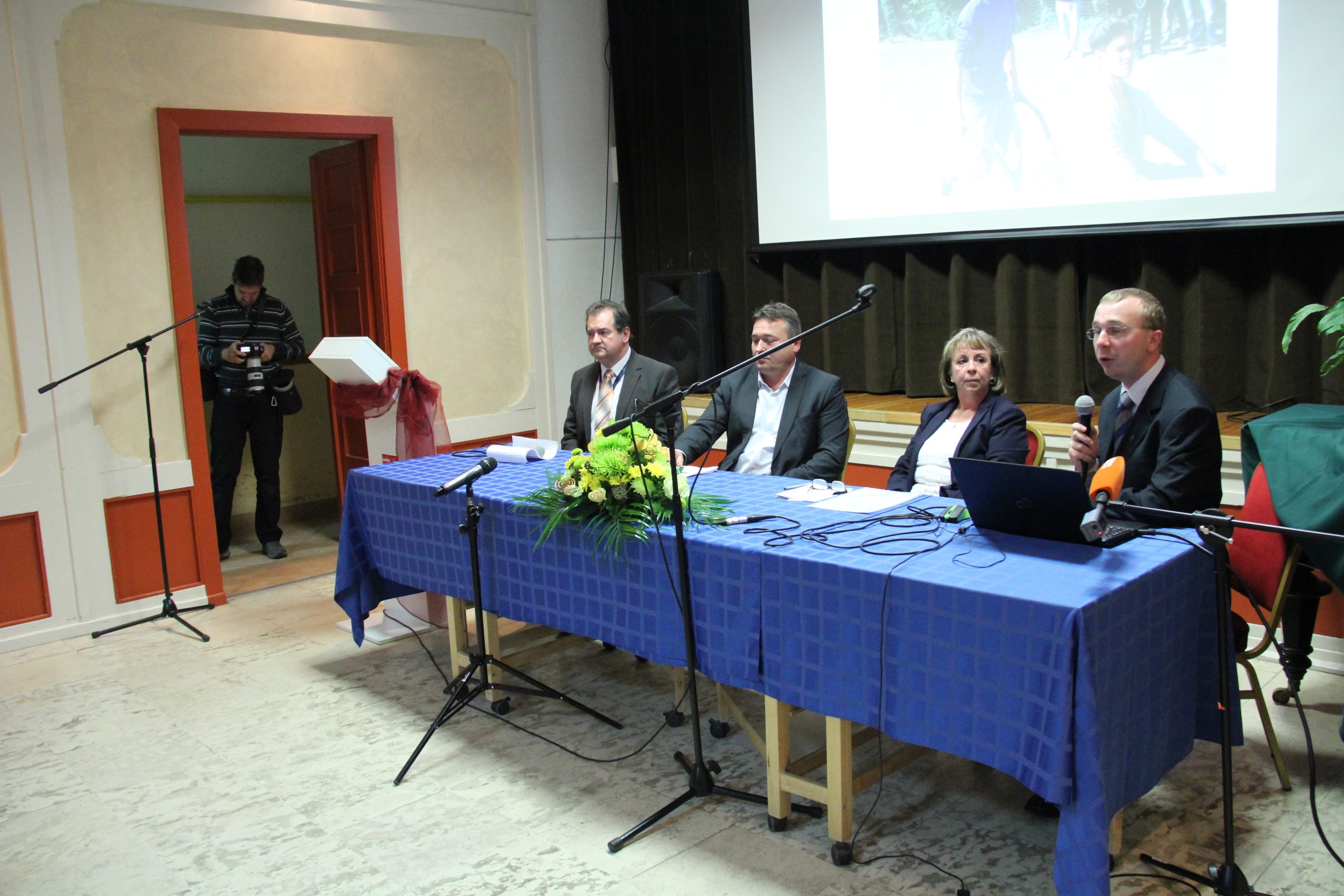 A "GÖDI JELENLÉT": Pelyhes Gábor, Meyer Tamás, Dekiszkyné Fejér Rita, Valaczka János SP