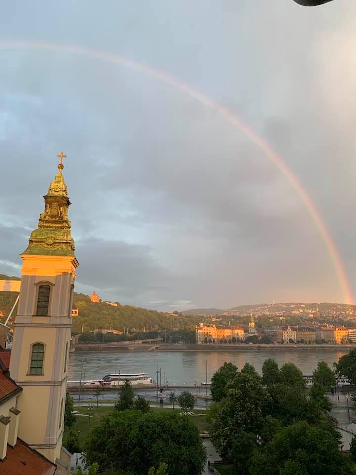 Kilátás a budapesti Piarista Központból 2020. június 1-én a reggeli órákban